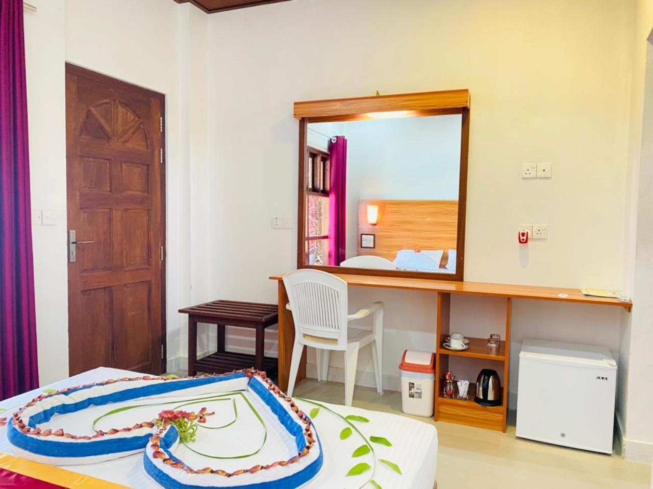 Lagoon View Maldives 4* Бодуфолуду